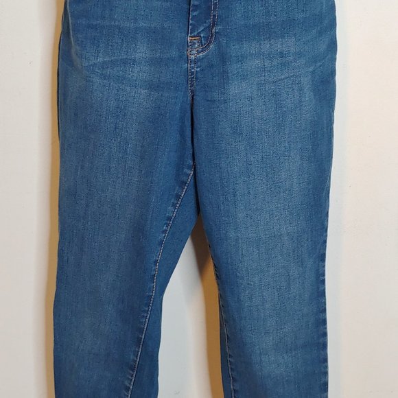 2 Pair Jeans NWT Women's 10P Short Blue & Black - Picture 2 of 2